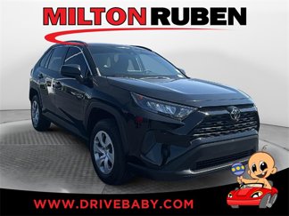 Used 2020 Toyota RAV4 LE image 1