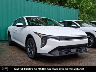 New 2025 Kia K4 LXS image 1