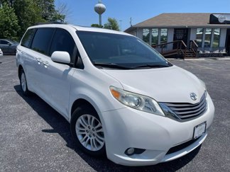 Used 2017 Toyota Sienna XLE image 1