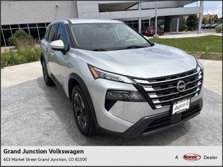 Used 2024 Nissan Rogue SV image 1