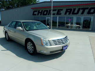 Used 2009 Cadillac DTS w/ Trunk Convenience Package image 1