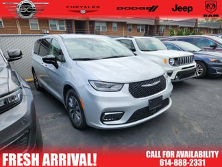 Used 2024 Chrysler Pacifica Select image 1
