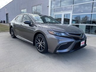 Used 2023 Toyota Camry SE image 1