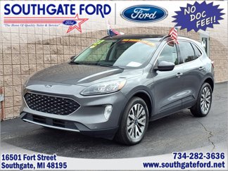 Used 2022 Ford Escape Titanium w/ Class II Trailer Tow Package image 1