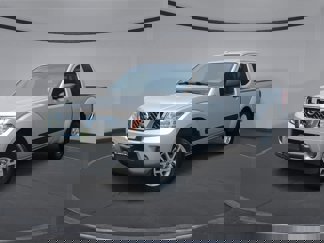 Used 2014 Nissan Frontier SV image 1
