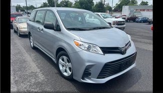 Used 2018 Toyota Sienna L image 1