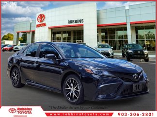 Used 2022 Toyota Camry SE image 1