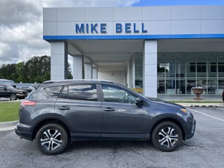 Used 2018 Toyota RAV4 LE image 1