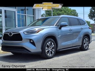 Used 2021 Toyota Highlander XLE image 1