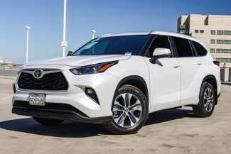 Used 2023 Toyota Highlander XLE image 1
