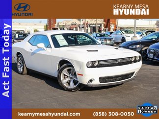 Used 2017 Dodge Challenger SXT image 1