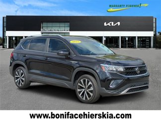 Used 2023 Volkswagen Taos SE image 1