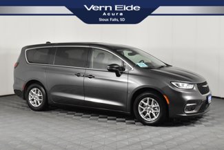 Used 2023 Chrysler Pacifica Touring-L image 1