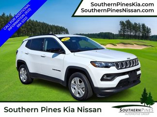 Used 2022 Jeep Compass Latitude image 1