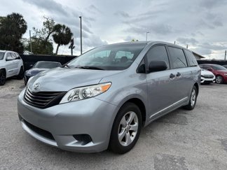 Used 2011 Toyota Sienna image 1