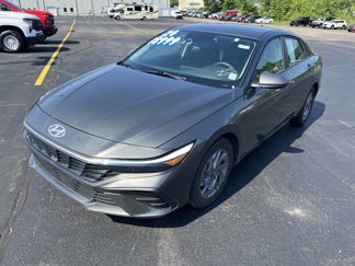 Used 2024 Hyundai Elantra SEL image 1