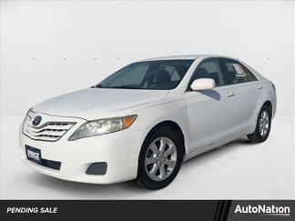 Used 2011 Toyota Camry LE image 1