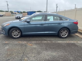 Used 2017 Hyundai Sonata SE image 1