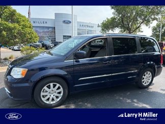 Used 2013 Chrysler Town & Country Touring image 1