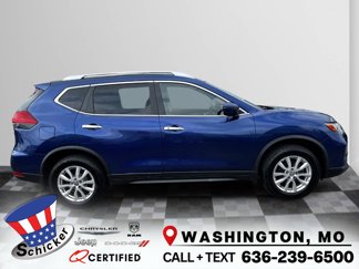 Used 2017 Nissan Rogue SV image 1