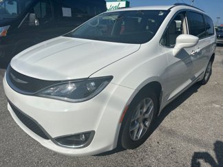 Used 2017 Chrysler Pacifica Touring-L Plus w/ Tire & Wheel Group image 1