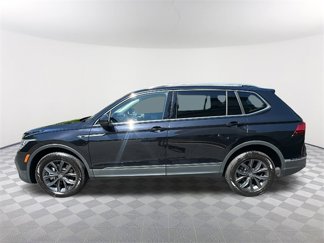 Used 2022 Volkswagen Tiguan SE w/ Panoramic Sunroof Package image 1