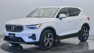Certified 2025 Volvo XC40 B5 Core image 1