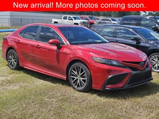 Used 2022 Toyota Camry SE image 1