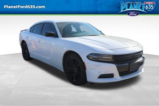 Used 2018 Dodge Charger SXT w/ Blacktop Package image 1