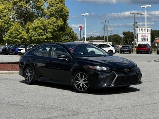 Used 2024 Toyota Camry SE image 1