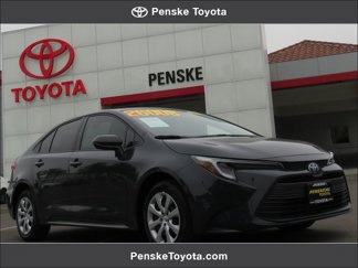 Certified 2025 Toyota Corolla LE image 1