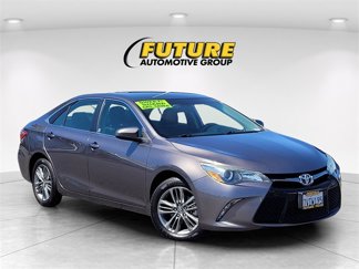 Used 2017 Toyota Camry SE image 1