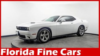 Used 2019 Dodge Challenger SXT image 1