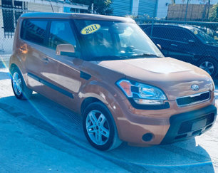 Used 2011 Kia Soul + image 1