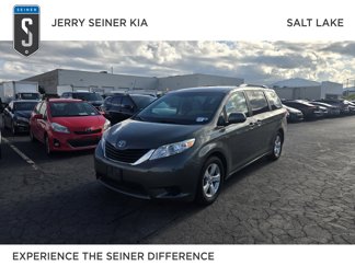 Used 2012 Toyota Sienna LE image 1