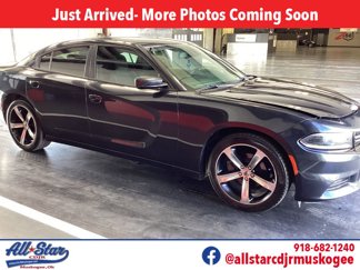 Used 2017 Dodge Charger SXT image 1