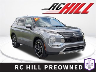 Used 2023 Mitsubishi Outlander SE image 1