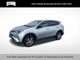 Used 2018 Toyota RAV4 LE image 1