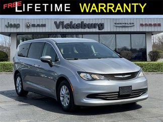 Used 2017 Chrysler Pacifica Touring w/ Tire & Wheel Group image 1