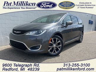 Used 2018 Chrysler Pacifica Limited w/ Tire & Wheel Group image 1