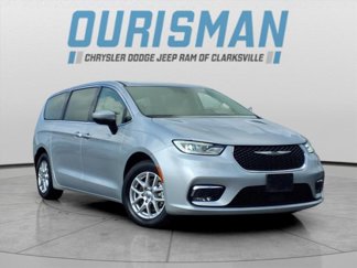 Used 2023 Chrysler Pacifica Touring-L image 1