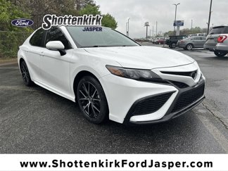 Used 2024 Toyota Camry SE image 1