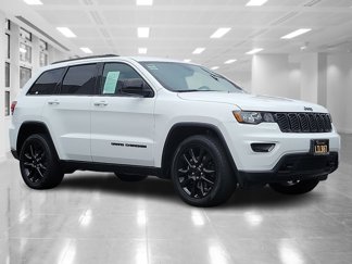 Used 2019 Jeep Grand Cherokee Laredo image 1