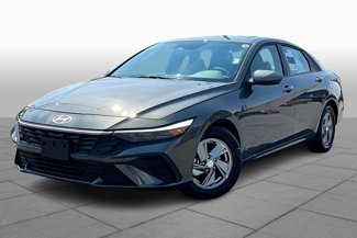 Certified 2025 Hyundai Elantra SE image 1