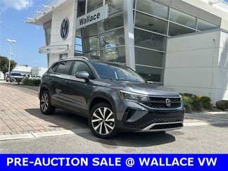 Certified 2022 Volkswagen Taos SE image 1