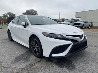 Used 2023 Toyota Camry SE image 1