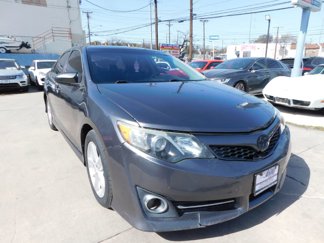 Used 2014 Toyota Camry SE image 1