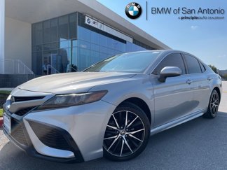 Used 2021 Toyota Camry SE image 1