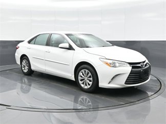 Used 2017 Toyota Camry LE image 1