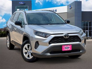 Used 2020 Toyota RAV4 LE image 1